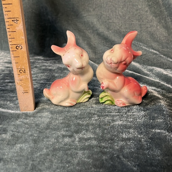 VTG Bunny Salt and Pepper Shakers - Picture 2 of 5